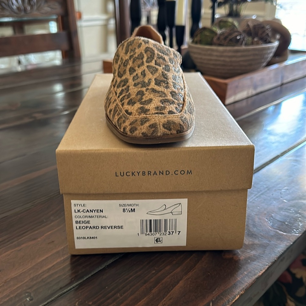 Lucky brand flats-NWT